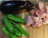 白飯に合う！夏野菜と鶏肉の時短蒸し焼き作り方1写真