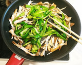 まいたけとピーマンの塩昆布炒め作り方3写真