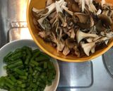 アスパラガスと舞茸のトマトマスタード炒め作り方1写真