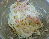 簡単❁*玉ねぎとハムのゴマだれサラダ作り方2写真