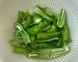 さばの味噌煮缶とししとうの和え物作り方1写真