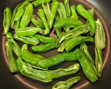 さばの味噌煮缶とししとうの和え物作り方2写真