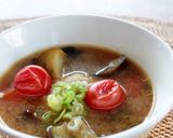 簡単!つくねとなすとトマトの味噌スープ作り方5写真