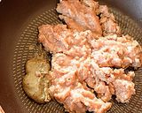 ガパオ風味のひき肉炒め・カンタンおつまみ作り方2写真