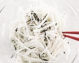 大根と塩昆布のツナマヨサラダ。作り方1写真