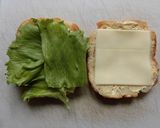 チキンとベーコンのボリュームサンド作り方1写真