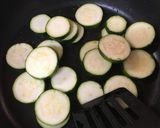 ズッキーニとじゃがいもの塩麹炒め♪作り方2写真