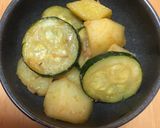 ズッキーニとじゃがいもの塩麹炒め♪作り方5写真