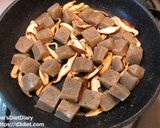 こんにゃくとしいたけの塩麹バター炒め作り方3写真