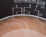 入れるだけ！しめじと鮭の炊き込みご飯作り方1写真