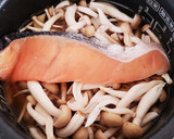 入れるだけ！しめじと鮭の炊き込みご飯作り方3写真