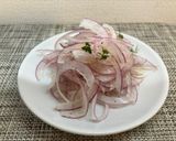 付け合わせに！紫玉葱の簡単サラダ♪作り方2写真