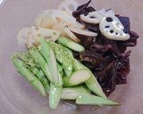 生木耳と野菜のレモンペパーミックスサラダ作り方1写真