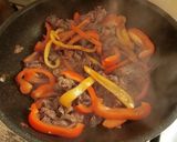簡単★牛肉のめんつゆカレーバター炒め丼作り方3写真