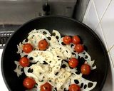 蓮根を洋風に♪プチトマトと蓮根の炒め物作り方5写真
