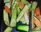 鶏ひき肉と夏野菜のみそ炒め作り方1写真