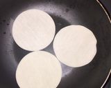 ただ焼くだけ♪餃子の皮せんべい作り方1写真