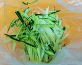 簡単‎٭切り干し大根とズッキーニのナムル作り方1写真