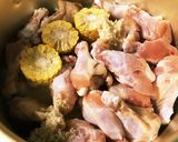 トウモロコシと鶏手羽元の煮物作り方2写真