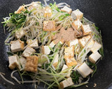 節約☆厚揚げ豆苗もやしの鰹節炒め☆作り方3写真