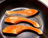 牛乳で♫鮭のクリームソース作り方1写真
