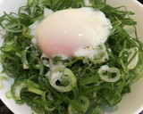 夏の簡単朝ごはん☆おネギたっぷり温玉丼！作り方3写真