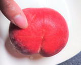 簡単便利！桃の皮をつるっと手でむく方法作り方2写真