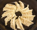 いつもの餃子が大変身★イタリアン餃子作り方1写真