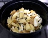 ストウブで簡単鮭とじゃがいものバター蒸し作り方3写真