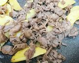 じゃがいもと牛肉のガーリックバター炒め作り方3写真