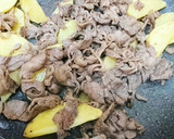 じゃがいもと牛肉のガーリックバター炒め作り方3写真