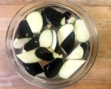 鶏むね肉となすとオクラのピリ辛炒め作り方1写真
