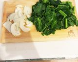 つるむらさきと玉ねぎのベーコン炒め作り方1写真