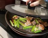 アスパラと鶏肉の塩味炒め♪︎作り方3写真