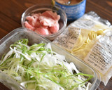 サバの水煮缶でやみつき☆ねぎ塩焼きそば作り方1写真
