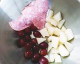梨と葡萄とハムのちょこっとマリネ。作り方1写真