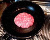 ひき肉と塩のみハンバーグ 肉汁ソース掛け作り方3写真
