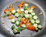 簡単！オクラとむね肉のガーリックソテー作り方3写真