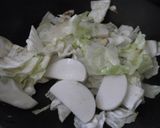 蒲鉾とキャベツの炒め物作り方5写真
