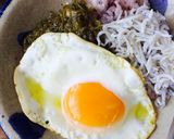 目玉焼き丼にめかぶ・しらす☆作り方3写真