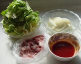 簡単　豚肉のケチャップ炒め作り方1写真