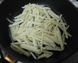 塩麹で、じゃがいもとえのき茸の卵とじ作り方1写真