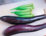 茄子とオクラの肉みそ炒め。作り方1写真