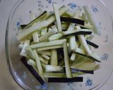 サラダチキンと茄子のピリ辛炒め作り方1写真