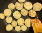 簡単♪茄子としめじのソテー（マヨ醤油）作り方2写真