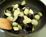 鶏もも肉と夏野菜の酢鶏風甘酢あん炒め！作り方5写真
