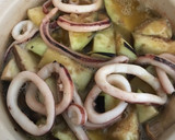 ニンニク、イカ、旬野菜のアヒージョ風作り方2写真