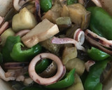 ニンニク、イカ、旬野菜のアヒージョ風作り方3写真