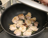簡単☆鶏もも肉とアボカドの白だし炒め☆作り方4写真