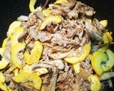 豚バラとズッキーニ舞茸の和風炒め＊作り方3写真